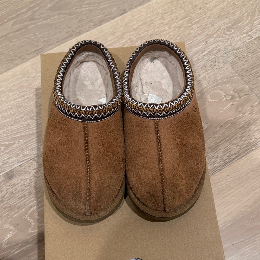 UGG Tasman